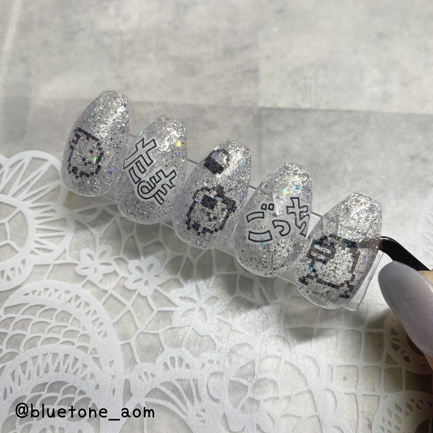 ⋆͛🦖⋆͛aomi on LIPS 「キャンドゥで発売されていたたまごっちのクリアシール使ってネイル..」(7枚目)