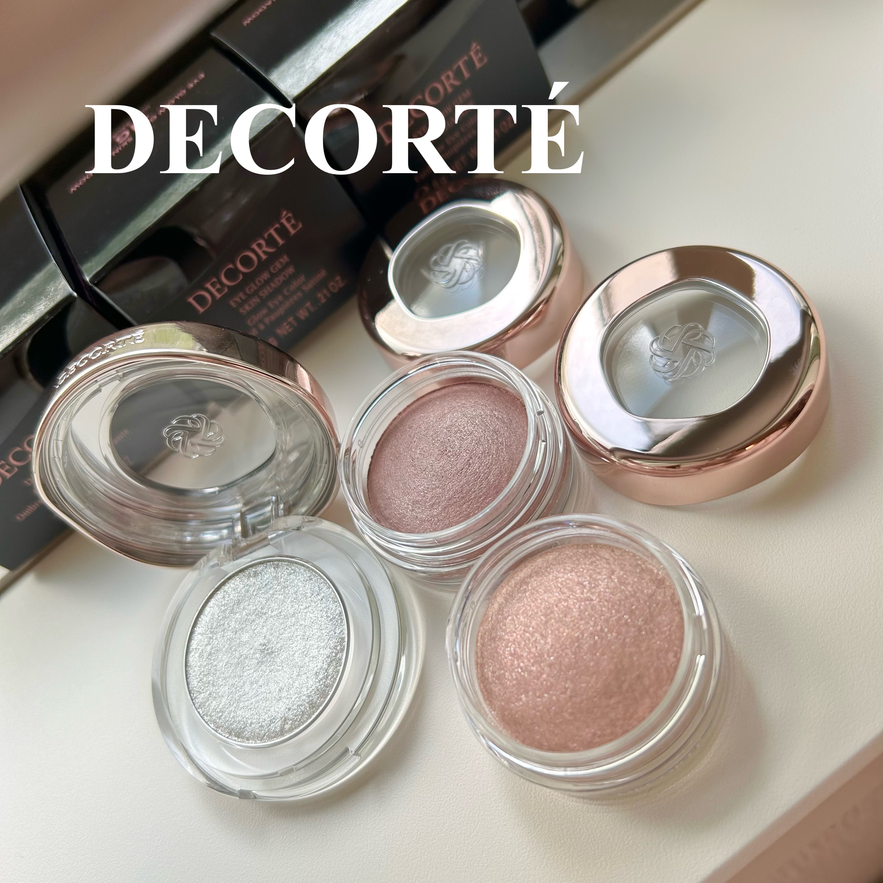 最近体調を崩していて久しぶりになっちゃった

DECORTÉでブルベ夏に人気の色を買ってきた✨

アイグロウジェム スキンシャドウ
03G romantic crush ミルキーな多色ラメがかわいい
11G milk azuki これは間違