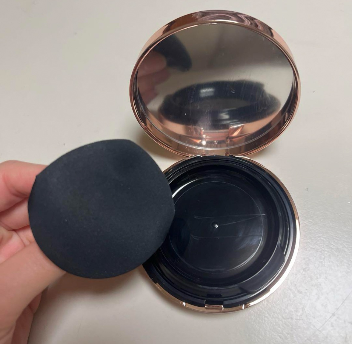 シピシピ フィットスキンクッション 01 ライトベージュ/CipiCipi/クッションファンデーションを使ったクチコミ（3枚目）