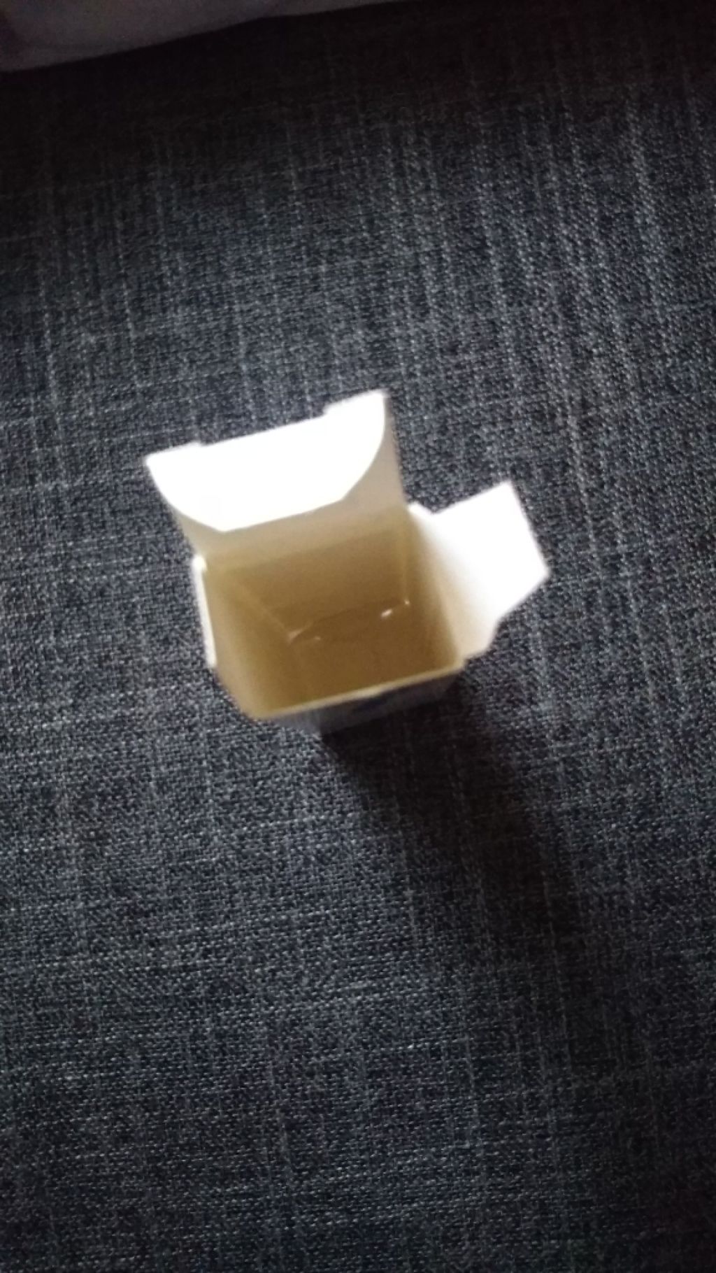 えええ、、ショック。
やたら軽いなと思ったら…中身が…ない。。。