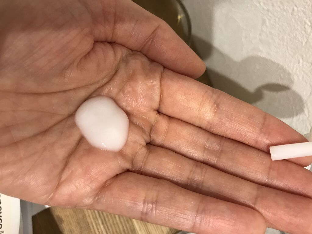 ハニーチェ クリーミーハニー ヘアミルクのクチコミ「あまり蜂蜜の香りはしなくて
フローラル系のように感じました。
香りはほのかです。

ゆるい乳液.....」（2枚目）