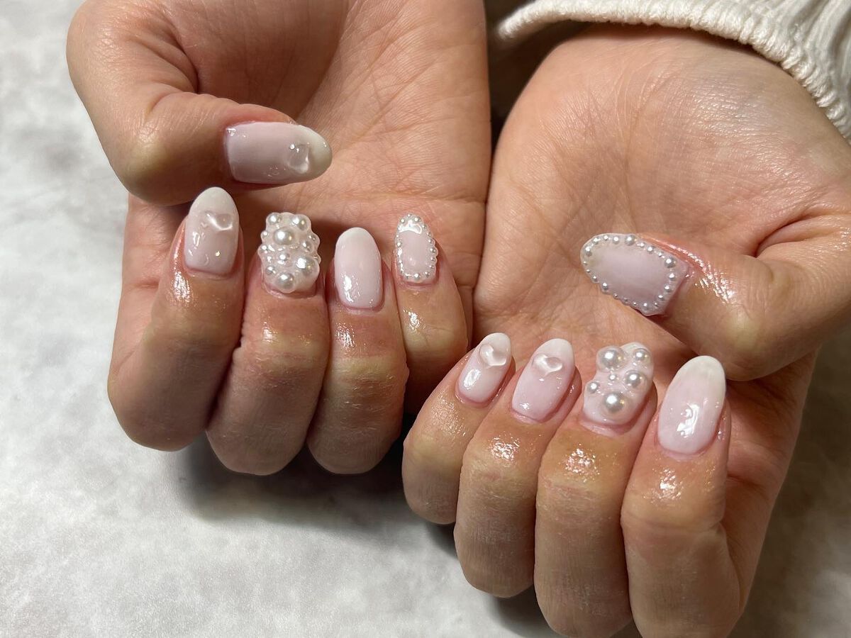 구름☁️nail on LIPS 「冬ネイルの季節になりましたね⛄️❄️♡ホワイトにパール..」(1枚目)