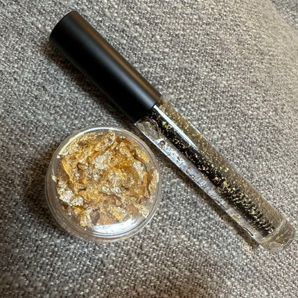 SHOBIDO 金箔風ヘアジェルのクチコミ「髪の毛に金箔を散りばめるのは、お家でやるにはハードルが高いかなと思っていましたが、今回こちらの.....」(1枚目)