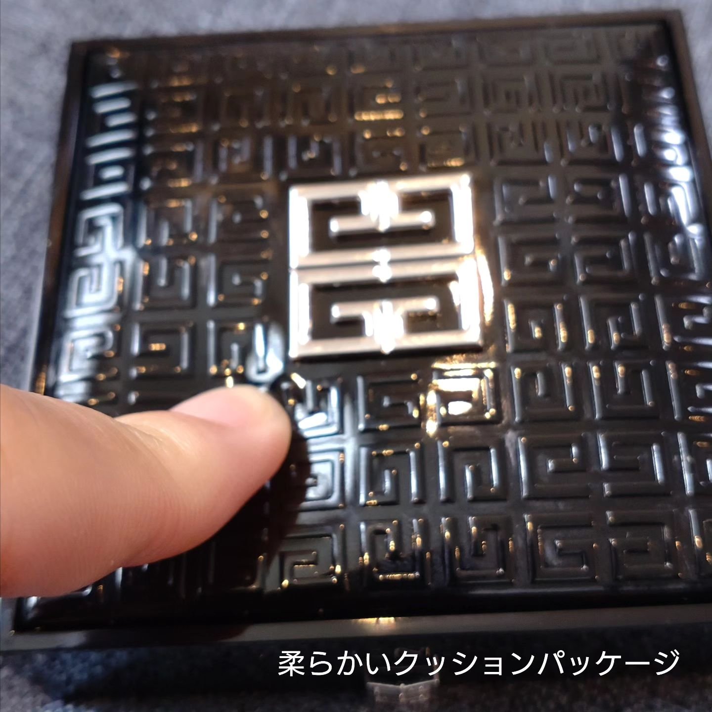 プリズム・リーブル・スキンケアリング・グロウ・クッション 1-W105	/GIVENCHY/クッションファンデーションを使ったクチコミ（3枚目）