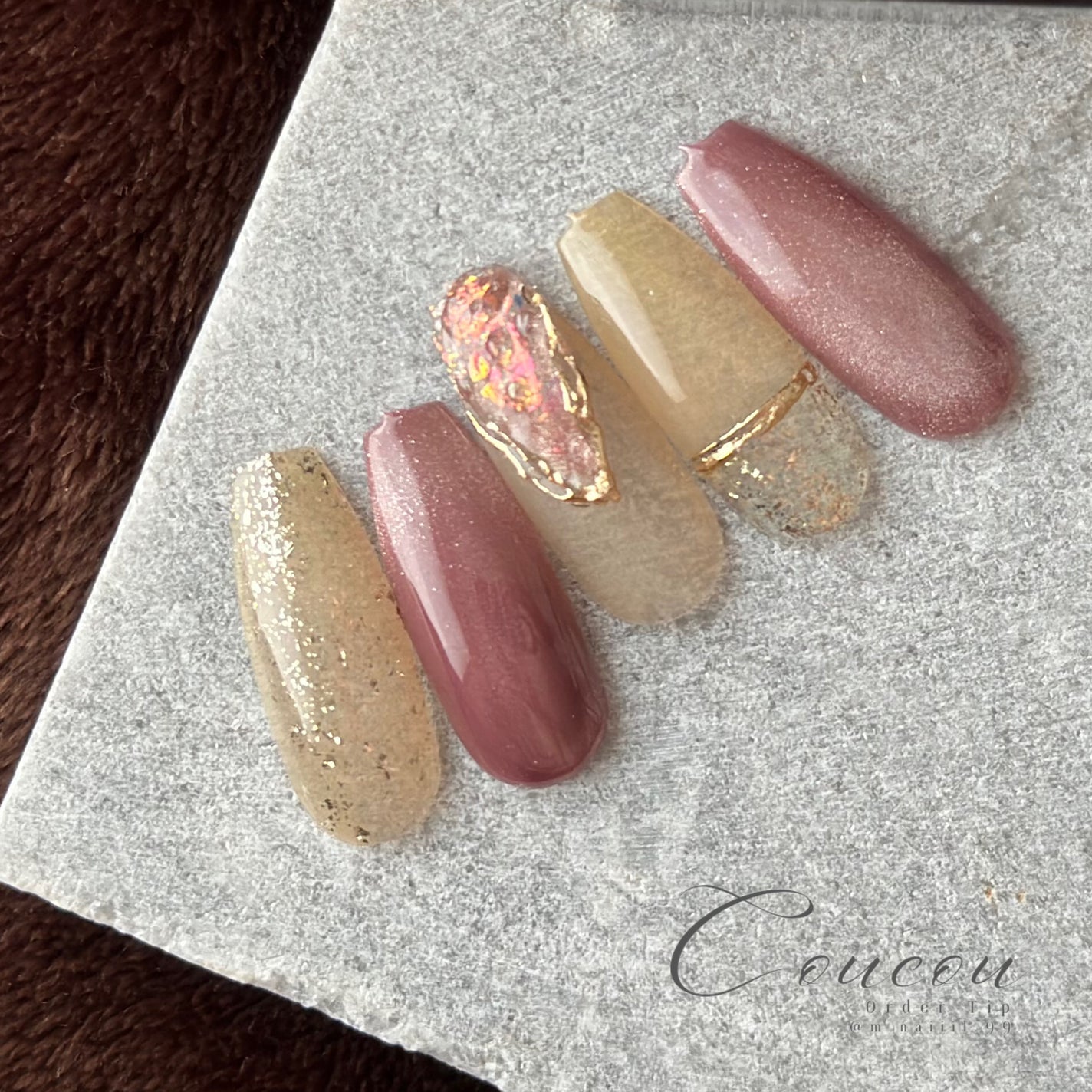 🐒ズボラママみっちゃんの高見えネイル💅 on LIPS 「LALONA新色秋マグ🍂/くすみピンクのマグ😳グイングイン動い..」(1枚目)
