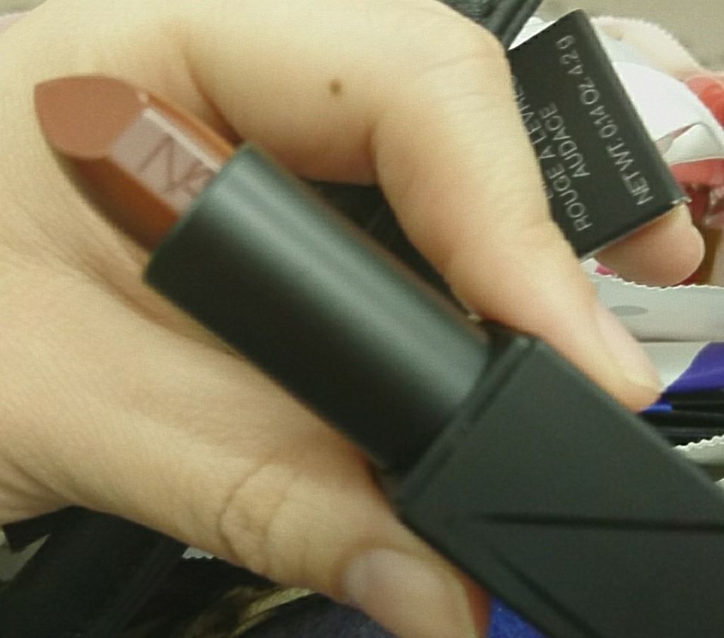 オーデイシャスリップスティック/NARS/口紅を使ったクチコミ(2枚目)