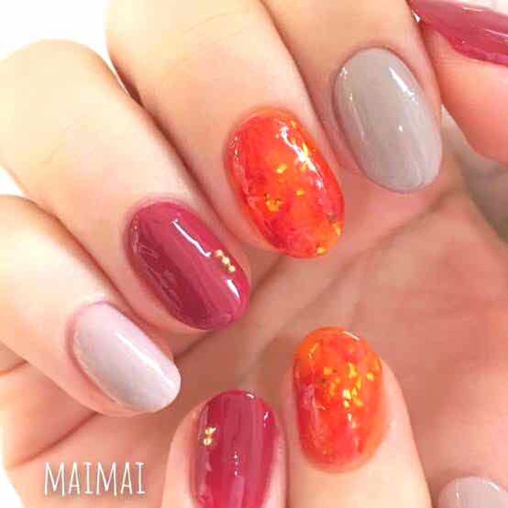 コッペパン on LIPS 「秋のおすすめネイル!!!落ち葉の飾りがとっても秋らしくて気に入..」(1枚目)