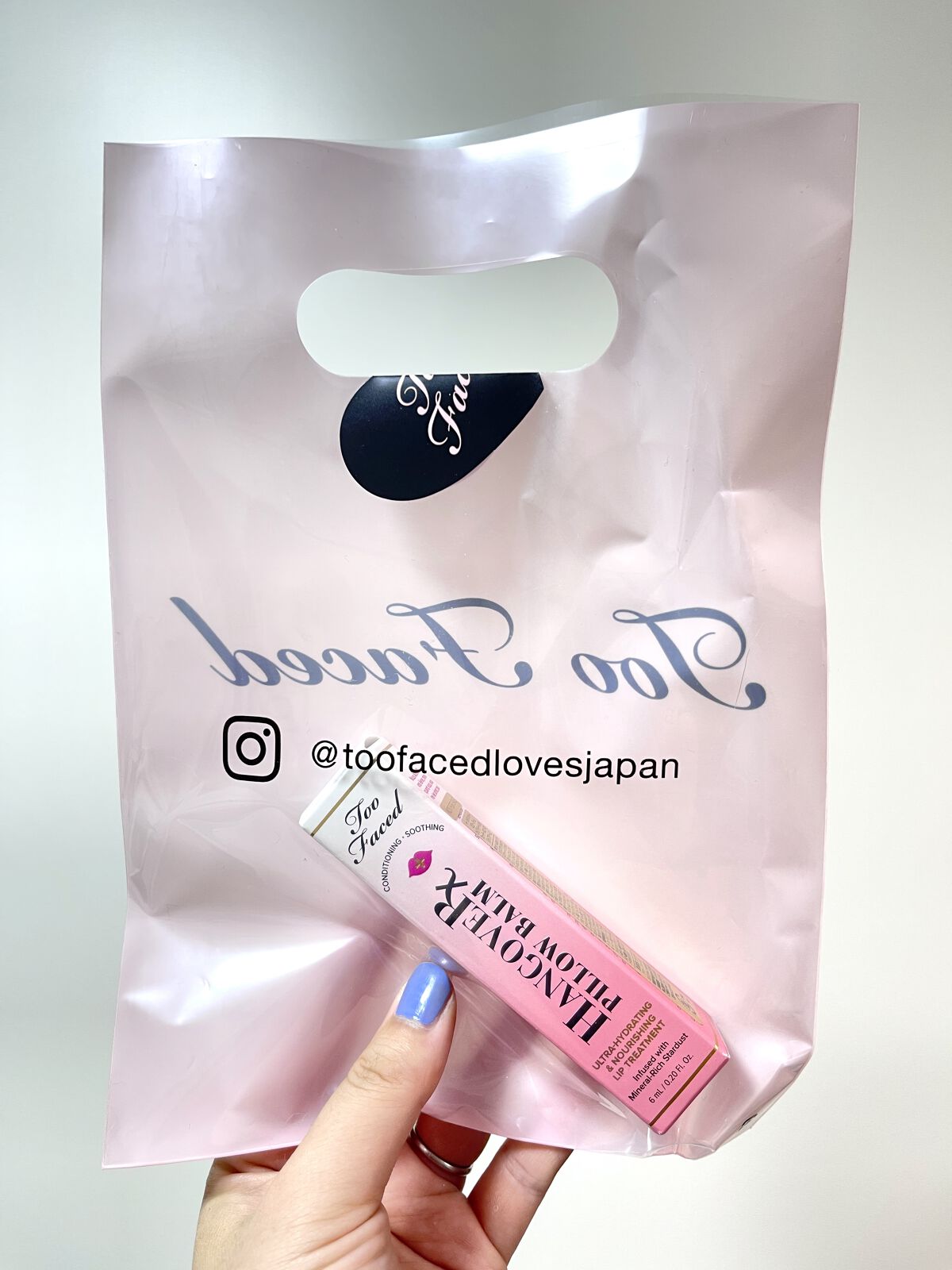 ～トゥー フェイスド ハングオーバー～ ピロー バーム リップ トリートメント/Too Faced/リップ美容液を使ったクチコミ（3枚目）