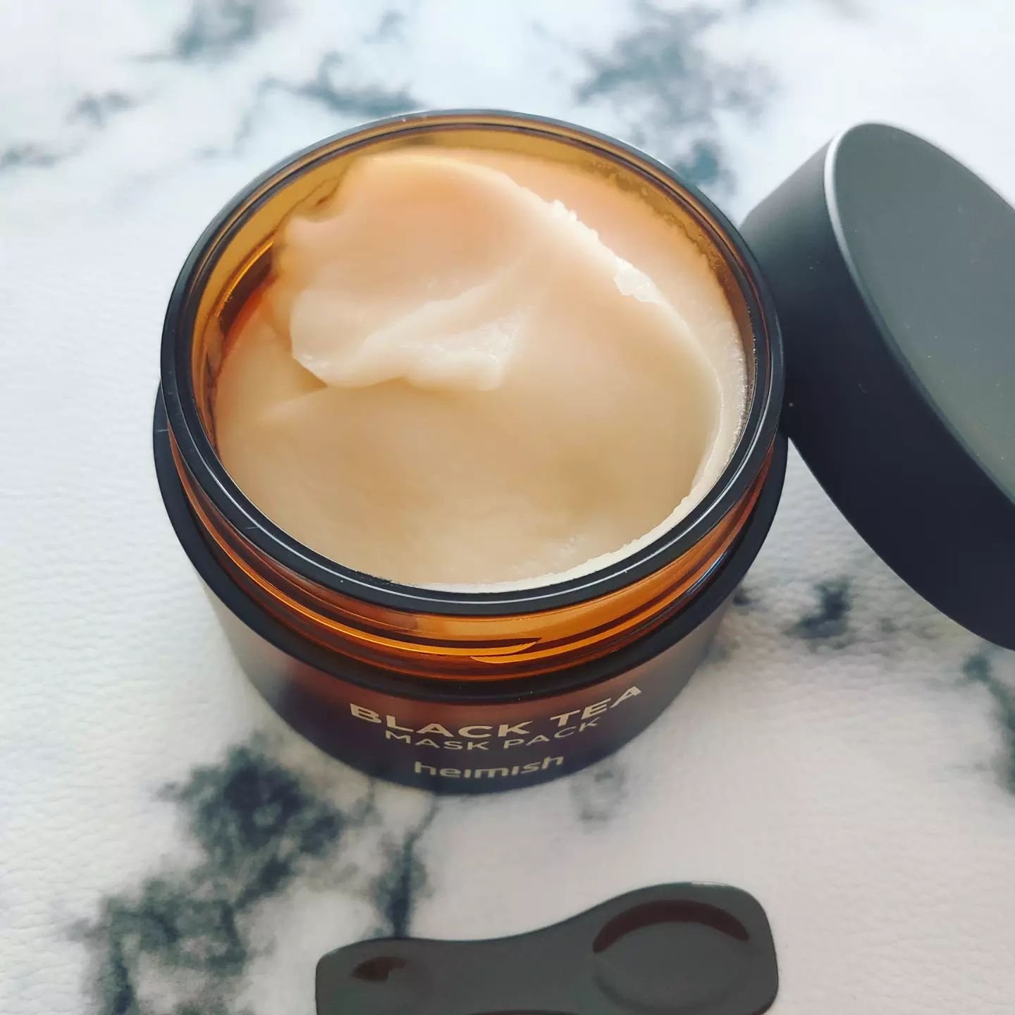 heimish Black Tea Mask Packのクチコミ「＜heimish ブラックティーマスクパック＞を愛用中♪

こちらは朝の+5分ケアに✨
クーリ.....」（3枚目）