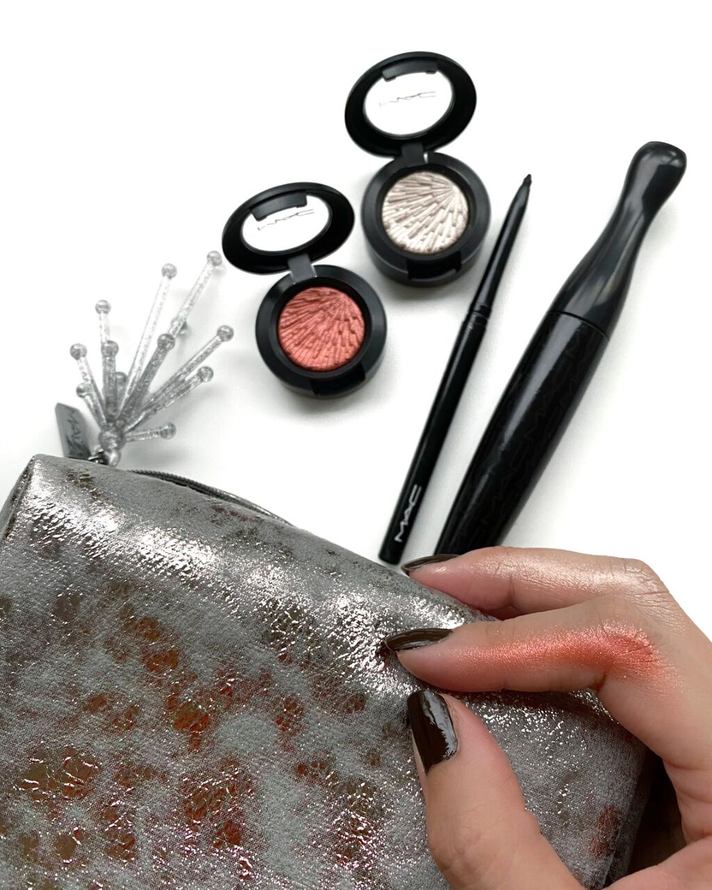 フラッシング アイス エクストラ ディメンション スキンフィニッシュ トリオ ライト/M・A・C/パウダーハイライトを使ったクチコミ(4枚目)