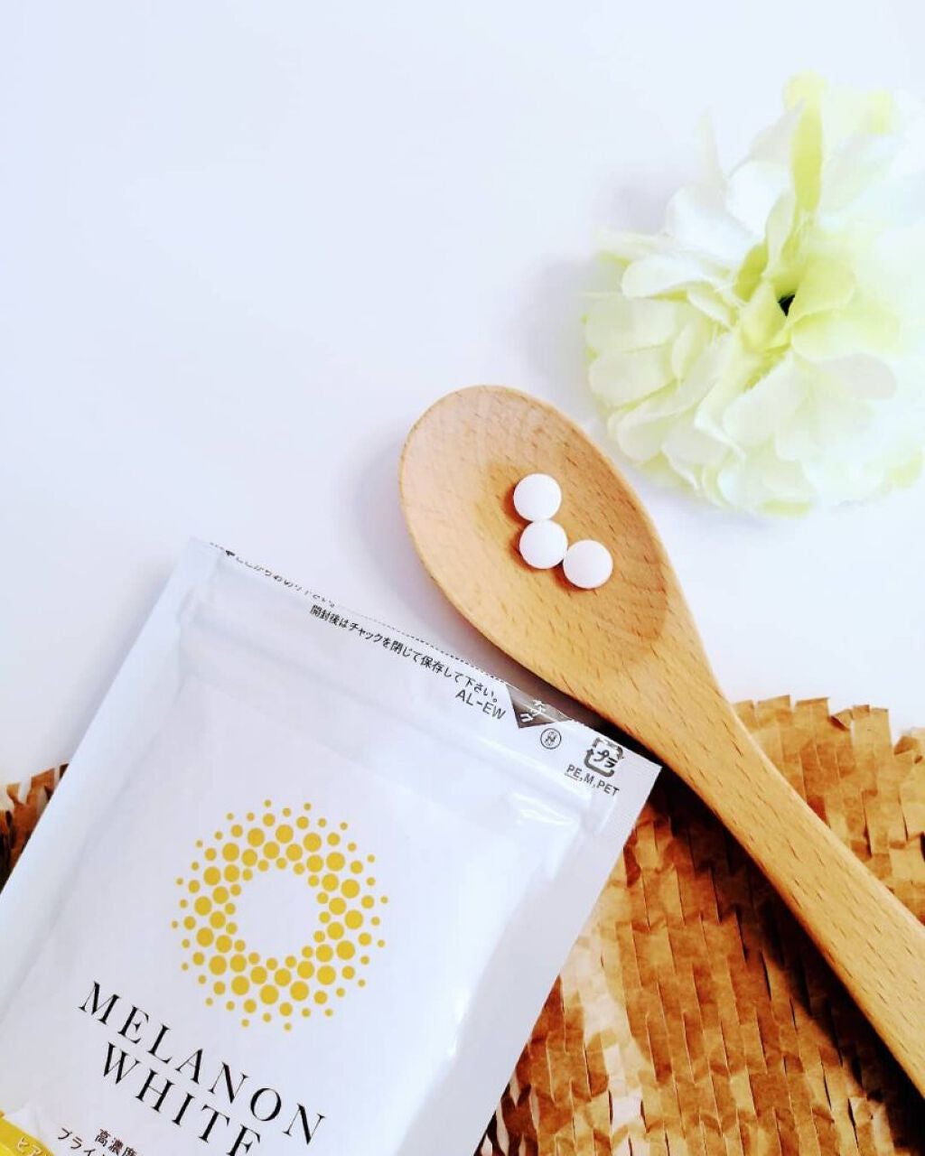 M(エム) ~シロクマきれいʕ·ᴥ·ʔ on LIPS 「夏は日焼け止めでがっちりガードしているけど、冬はついついおろ..」(2枚目)