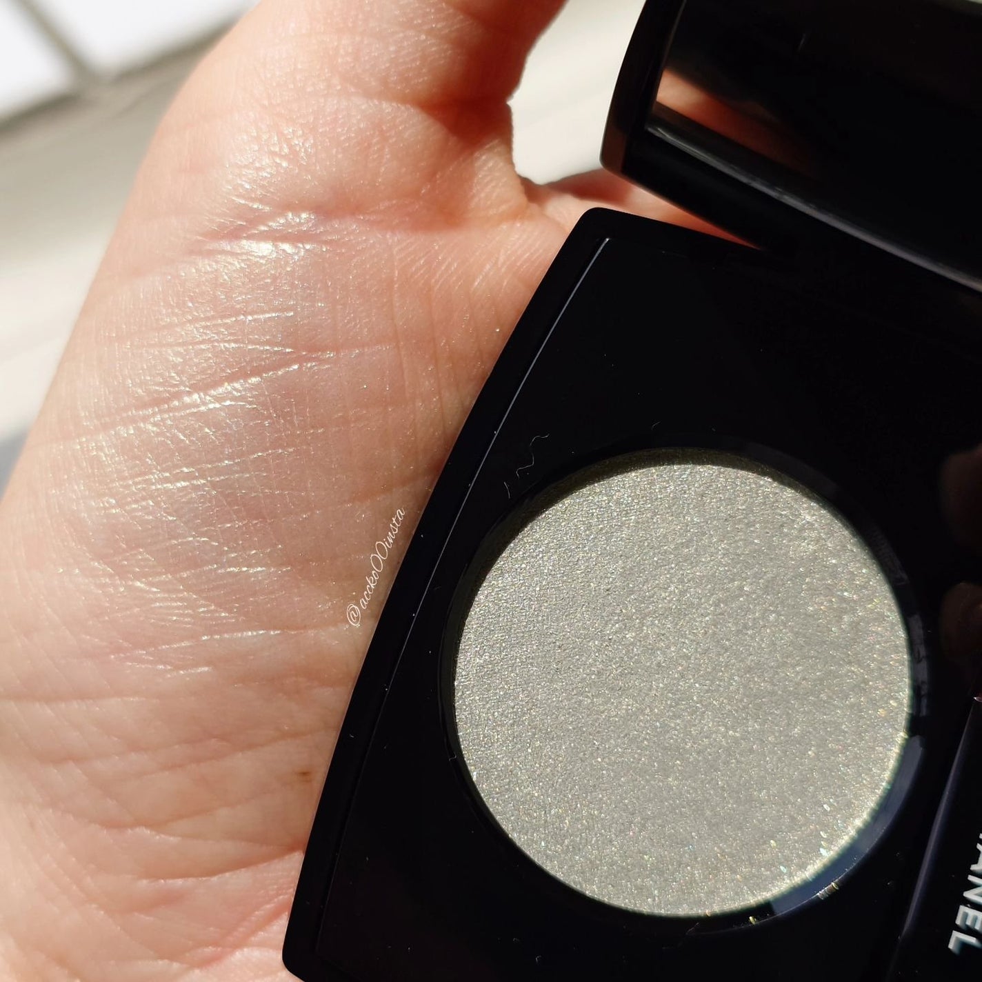 オンブル エサンシエル/CHANEL/単色アイシャドウを使ったクチコミ(5枚目)