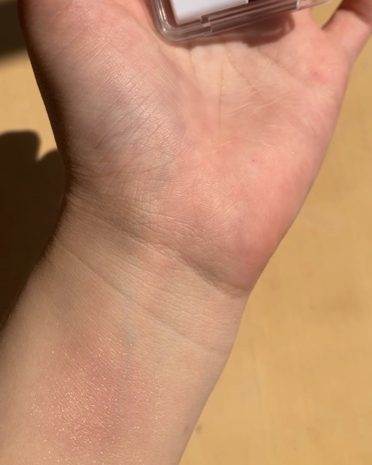 ちふれ パウダー チーク　ニュアンスカラーのクチコミ「＼🌷❤︎ワンコインチーク‪‪❤︎‬🌷／
今回はちふれパウダーチーク100をご紹介したいと思いま.....」（3枚目）