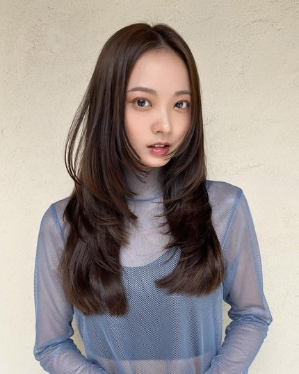 HARUNA on LIPS 「ロングのスタイルに、レイヤーカット💇🏼♀️ストレートヘアでも..」(4枚目)