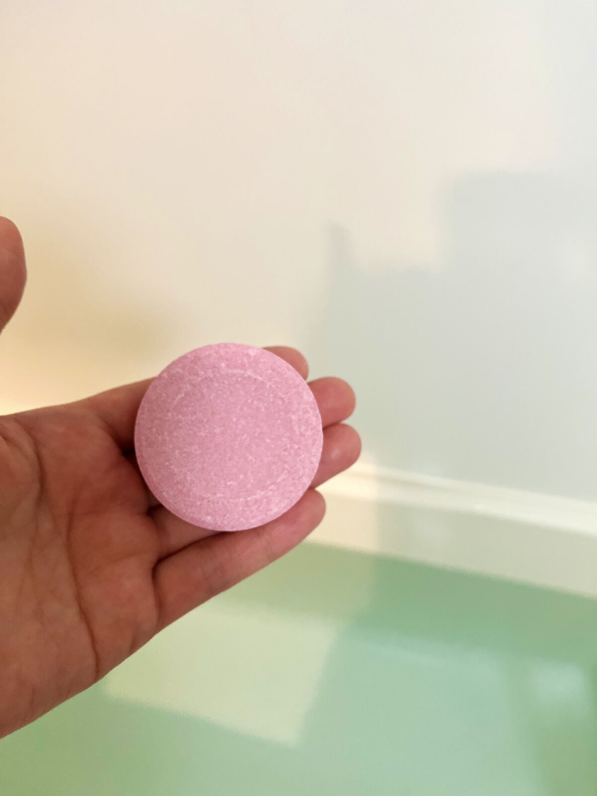 クナイプ スパークリングタブレット オレンジ・リンデンバウム ＜菩提樹＞の香り  1錠入り/クナイプ/炭酸系入浴剤を使ったクチコミ（2枚目）