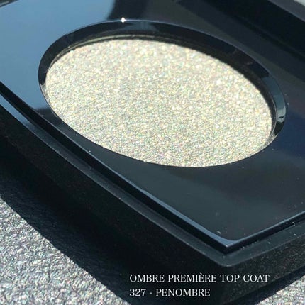 CHANEL オンブル プルミエール トップコートのクチコミ「もう1つは闇夜の星空の如く煌めく
ゴールドラメ
#オンブルプルミエールトップコート 
2.2g.....」(1枚目)