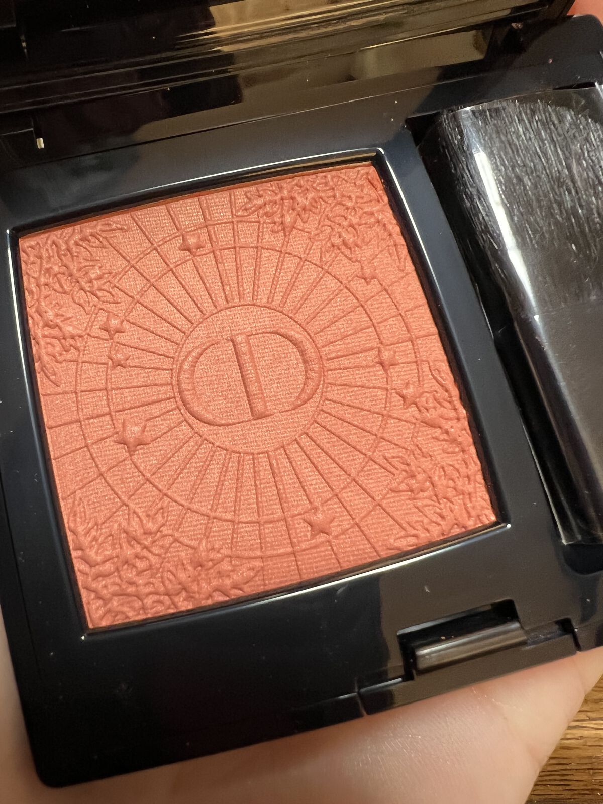 【旧】ディオールスキン ルージュ ブラッシュ 556 コスミック コーラル/Dior/パウダーチークを使ったクチコミ（1枚目）