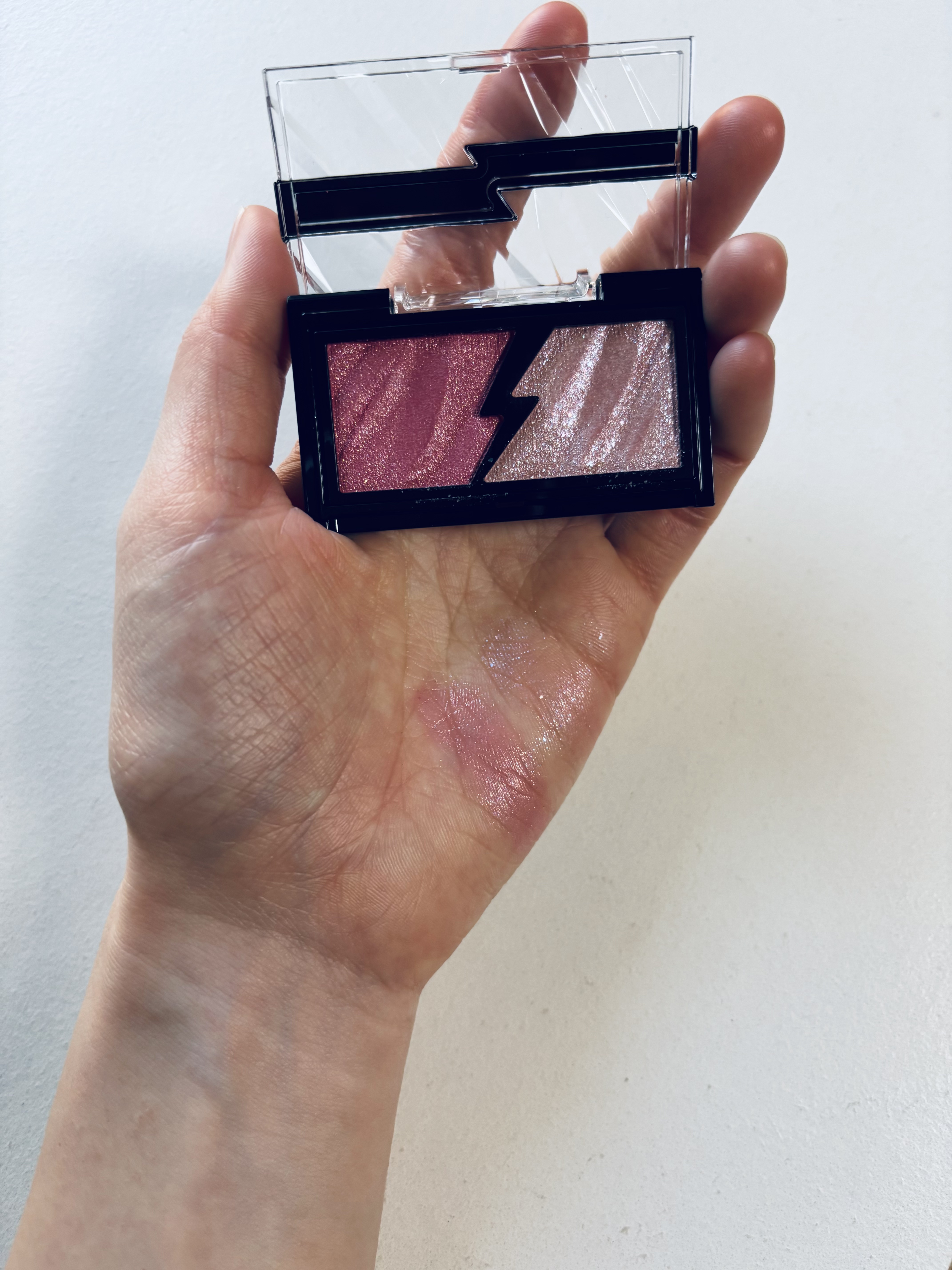 エレクトリックショックアイズ /KATE/アイシャドウパレットを使ったクチコミ（2枚目）