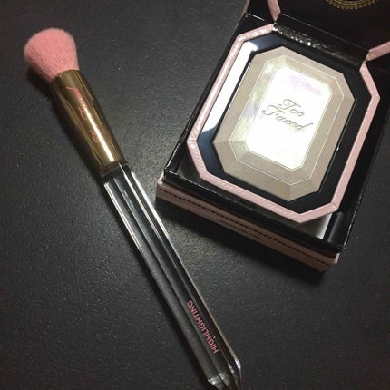 ダイヤモンドライト ハイライター ブラシ/Too Faced/メイクブラシを使ったクチコミ(3枚目)