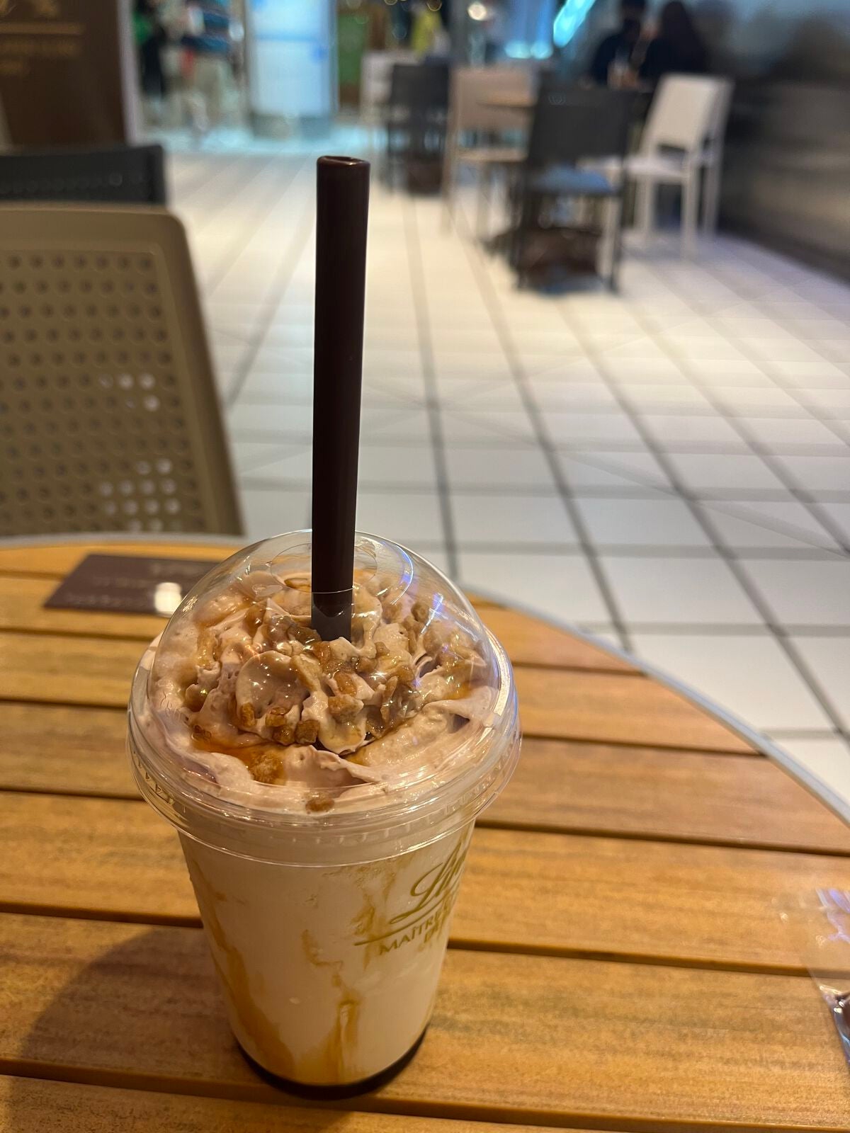 アンニョンよby世界で一番女帝扱いされてたの on LIPS 「この前の持ち歩きコスメとお気に入り鞄とベイクォーターで過ごした..」(2枚目)