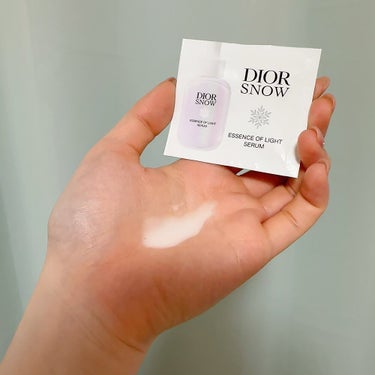 Dior ディオール スノー エッセンス オブ ライト セラム のクチコミ「.
☁️Dior☁️
スノーエッセンス オブ ライトセラム

Diorでお買い物をした時にサン.....」（3枚目）