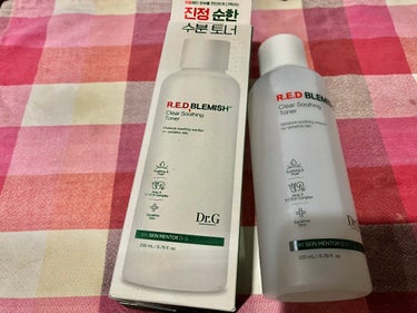 韓国No.1 スキンケアブランド
Dr.Gの化粧水とクリームを
使ってみました！

化粧水の
Dr.Gレッドブレミッシュクリアスージングトナー

水分ケアと角質ケアが同時にできる
化粧水です。

5種類のシカ成分と
アフリカンアロエのエキスが配合

様々な刺激によるトラブル肌の
温度を下げ、赤みなどを鎮静させます。

拭き取り化粧水としても使うことで
角質ケアにも使うことができます。

パンテノールやペタイン、
ベータグルカンといった成分も配合。

肌バリアを強化して、
刺激からトラブルを起こしにくい肌に
してくれます。

サラッとしたテクスチャーなので
肌馴染みが良くてしっとりします。

乾燥で荒れていた肌もしっとり
シミたりすることもありません。

ベタつかないので暑い夏でも使いやすい
化粧水です。

パシャパシャ使えるのがいいですね。
の画像 その2