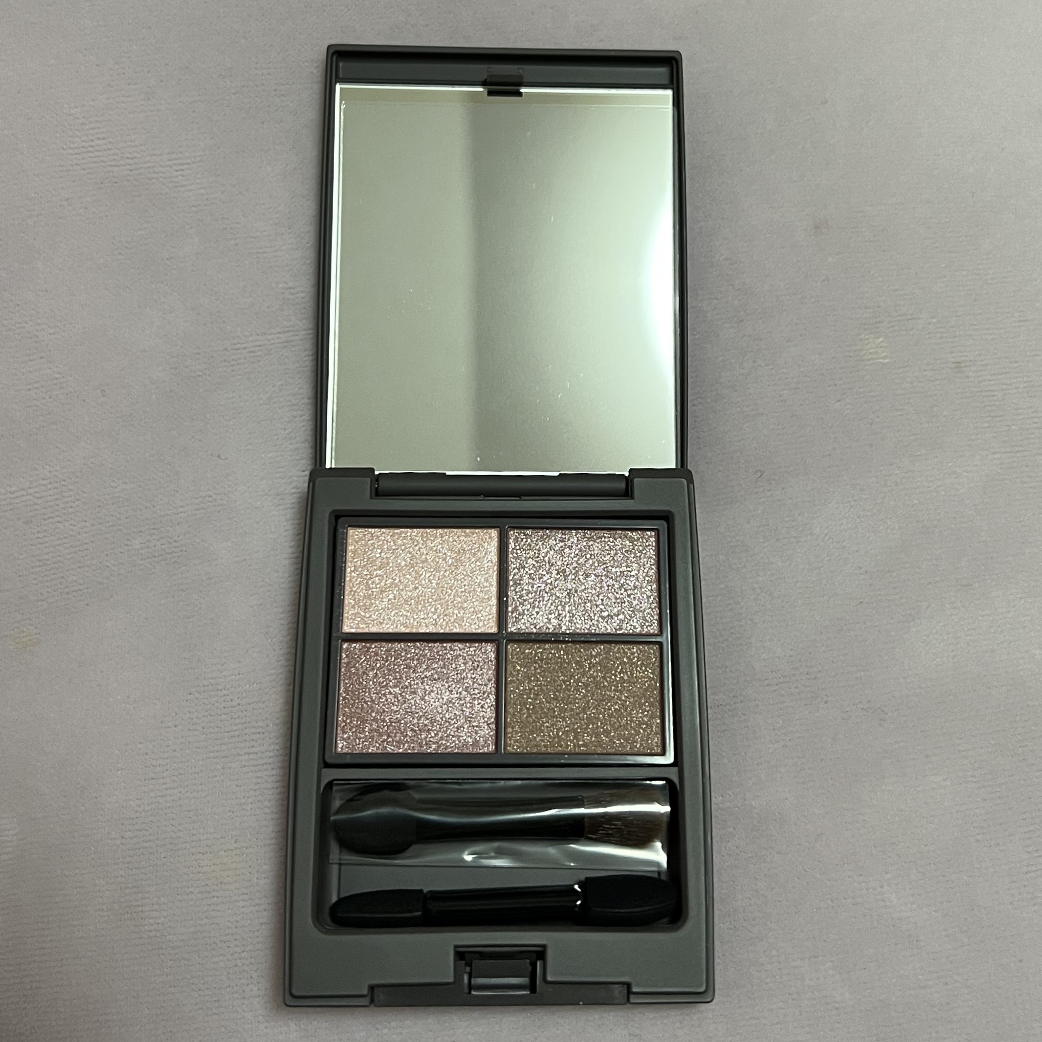 アンノウンアイズ/STEIASUR（ステイアシュール）/アイシャドウパレットを使ったクチコミ（1枚目）