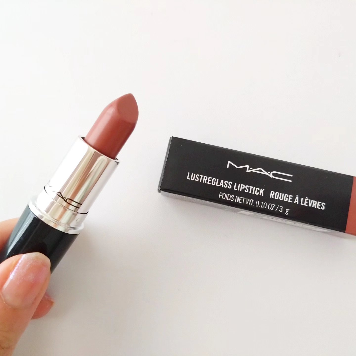 ラスターガラス リップスティック ハグ ミー(※既存色リニューアル)/M・A・C/口紅を使ったクチコミ（1枚目）