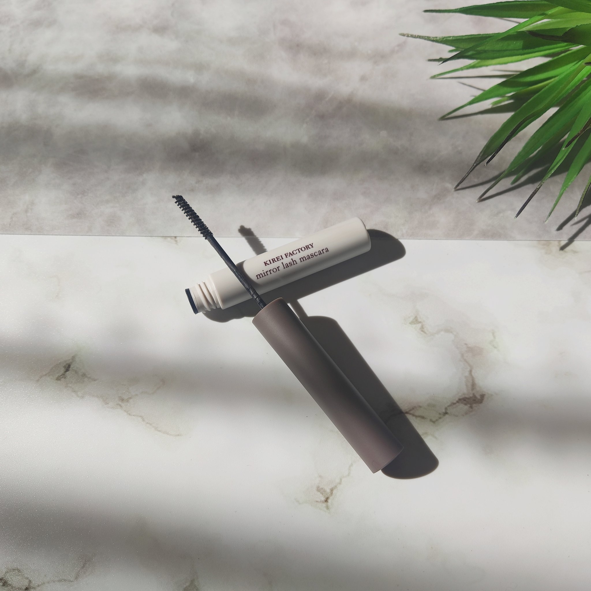 ミラーラッシュマスカラ 02 クラシックグレージュ/KIREI FACTORY/マスカラを使ったクチコミ（1枚目）