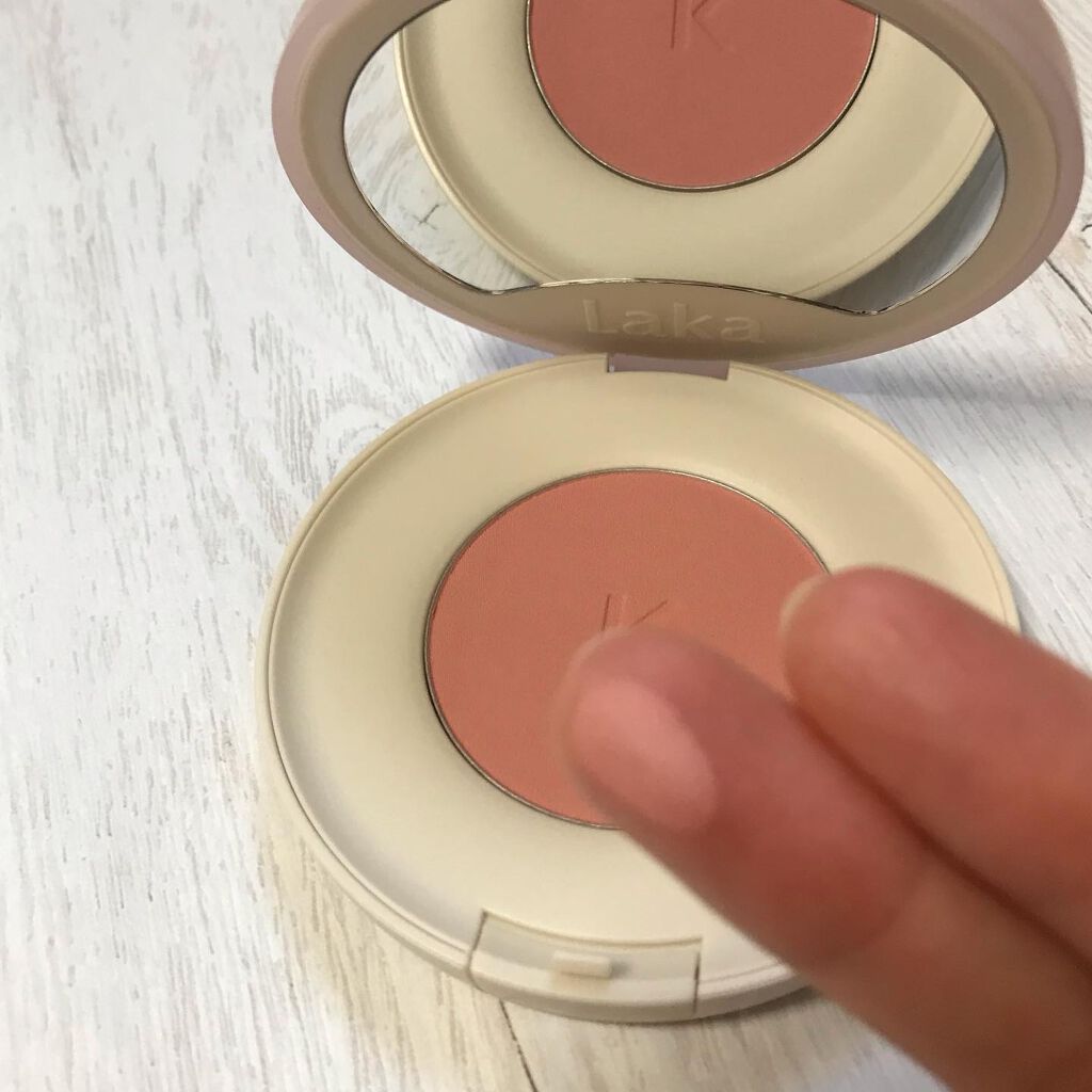 バイタルシアーブラッシャー/Laka/パウダーチークを使ったクチコミ（3枚目）