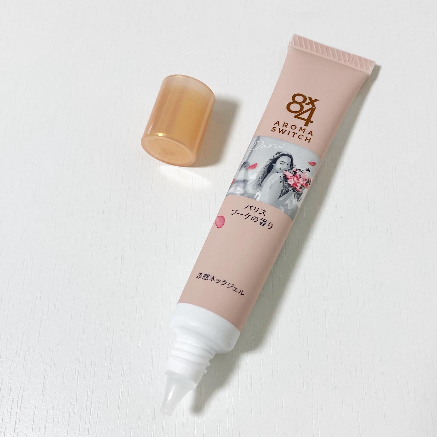 8x4 アロマスイッチ 涼感ネックジェル パリスブーケの香り/８ｘ４/デオドラント・制汗剤を使ったクチコミ（2枚目）