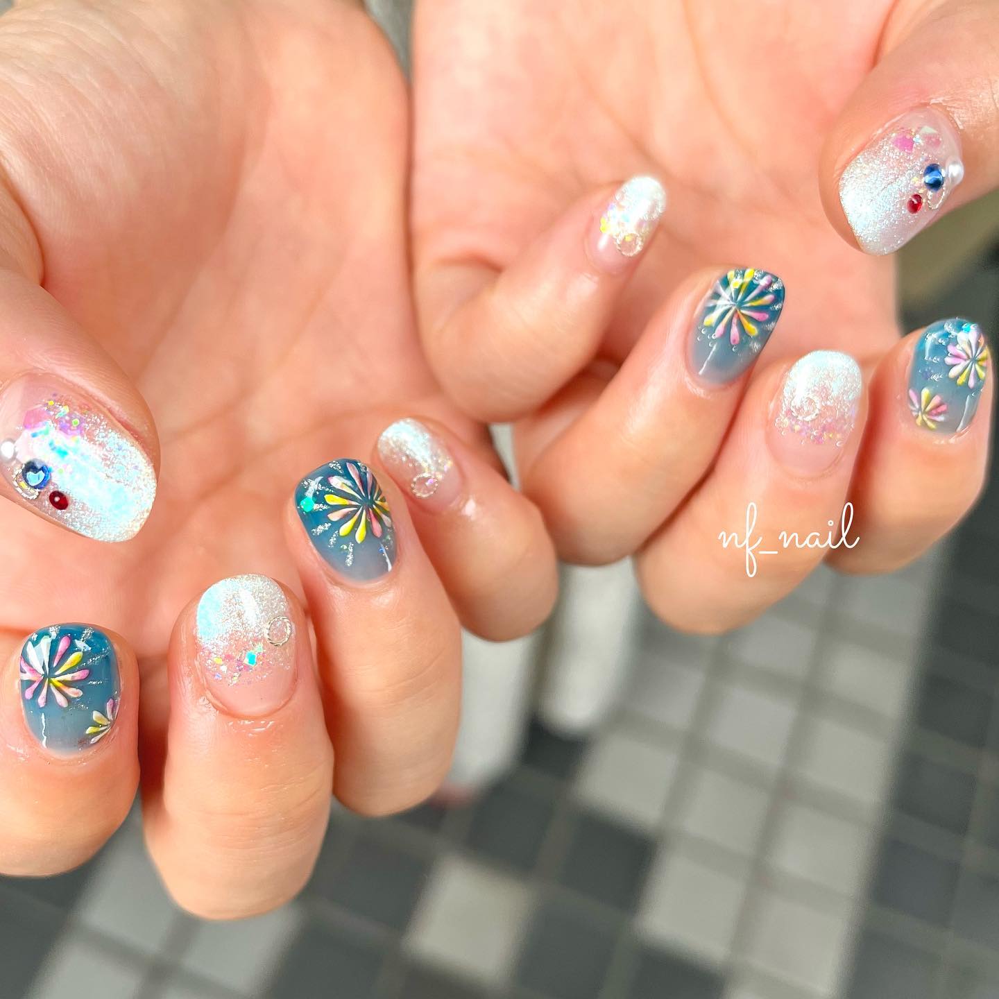 #ネイル,#ジェルネイル,#ニュアンスネイル,#キラキラネイル,#夏ネイル,#涼しげネイル,#花火ネイルのネイルデザイン