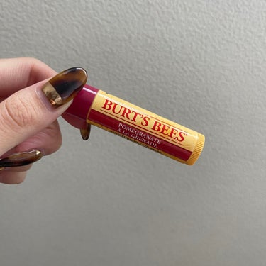 ポメグラネイトリップバーム/BURT'S BEES/リップケア・リップクリームを使ったクチコミ（1枚目）