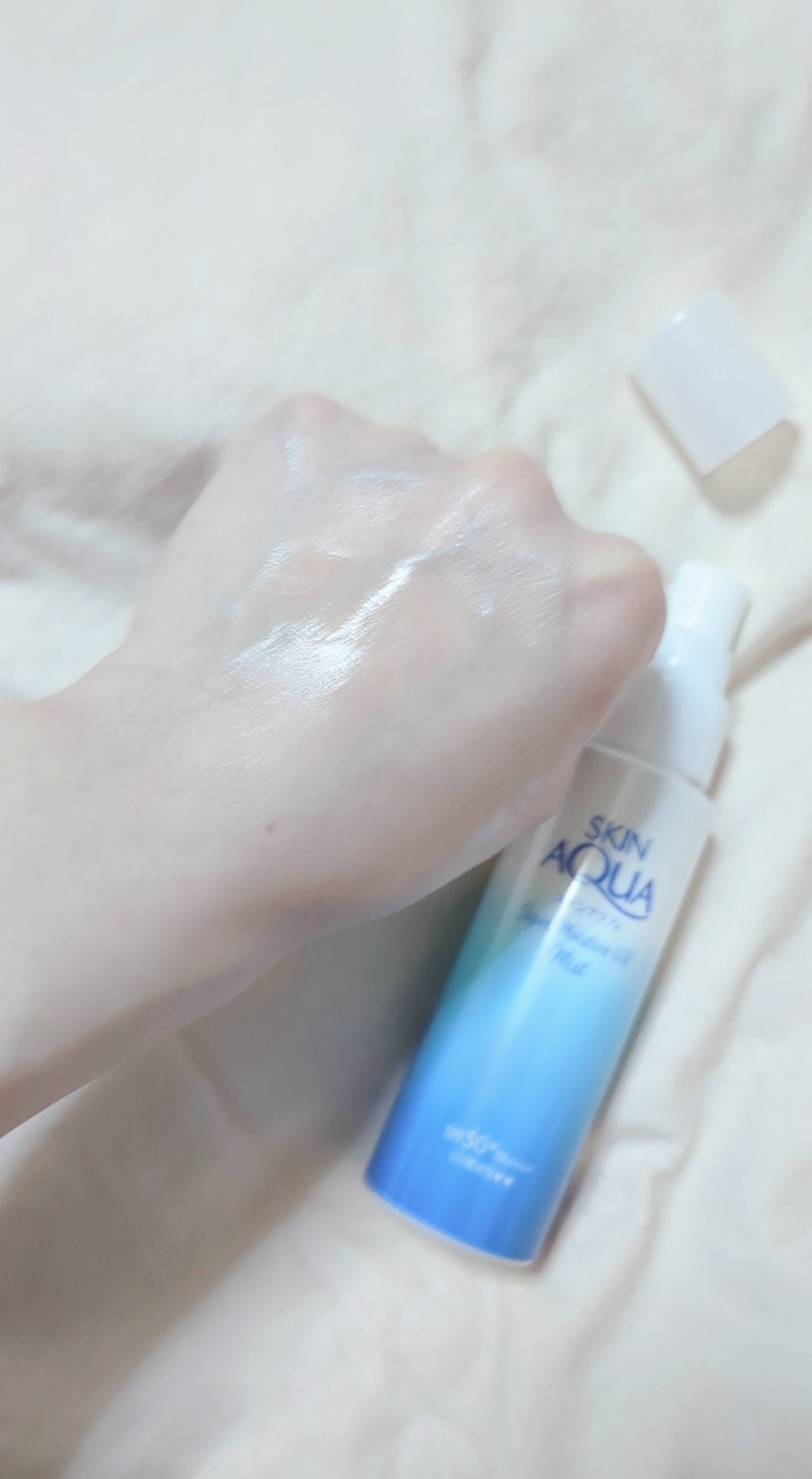 白玉ちゃん on LIPS 「💙スキンアクアスーパーモイスチャーUVミストあのスキンアクアか..」(3枚目)