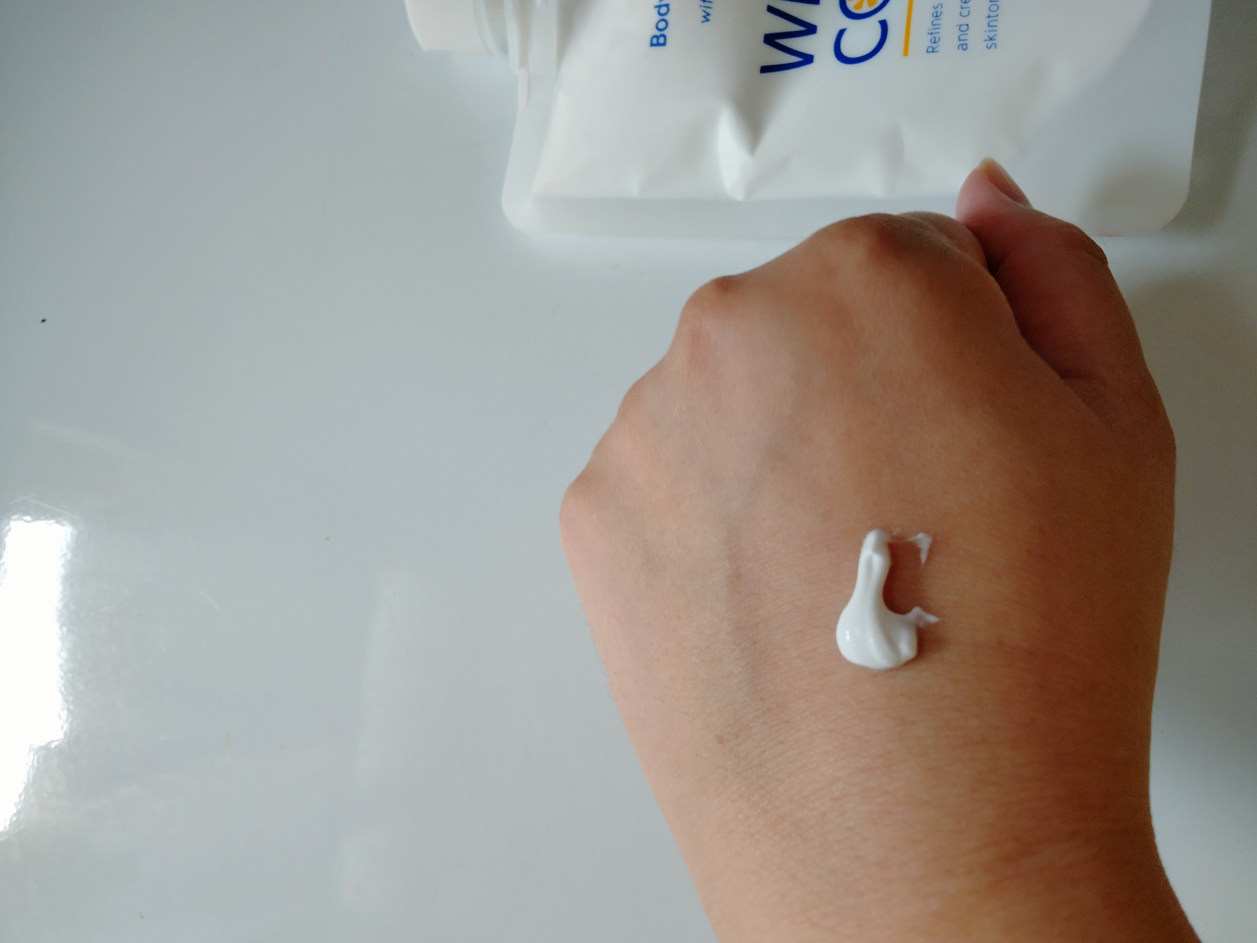 薬用ホワイトコンク ホワイトニングCC CII/ホワイトコンク/ボディクリームを使ったクチコミ（2枚目）