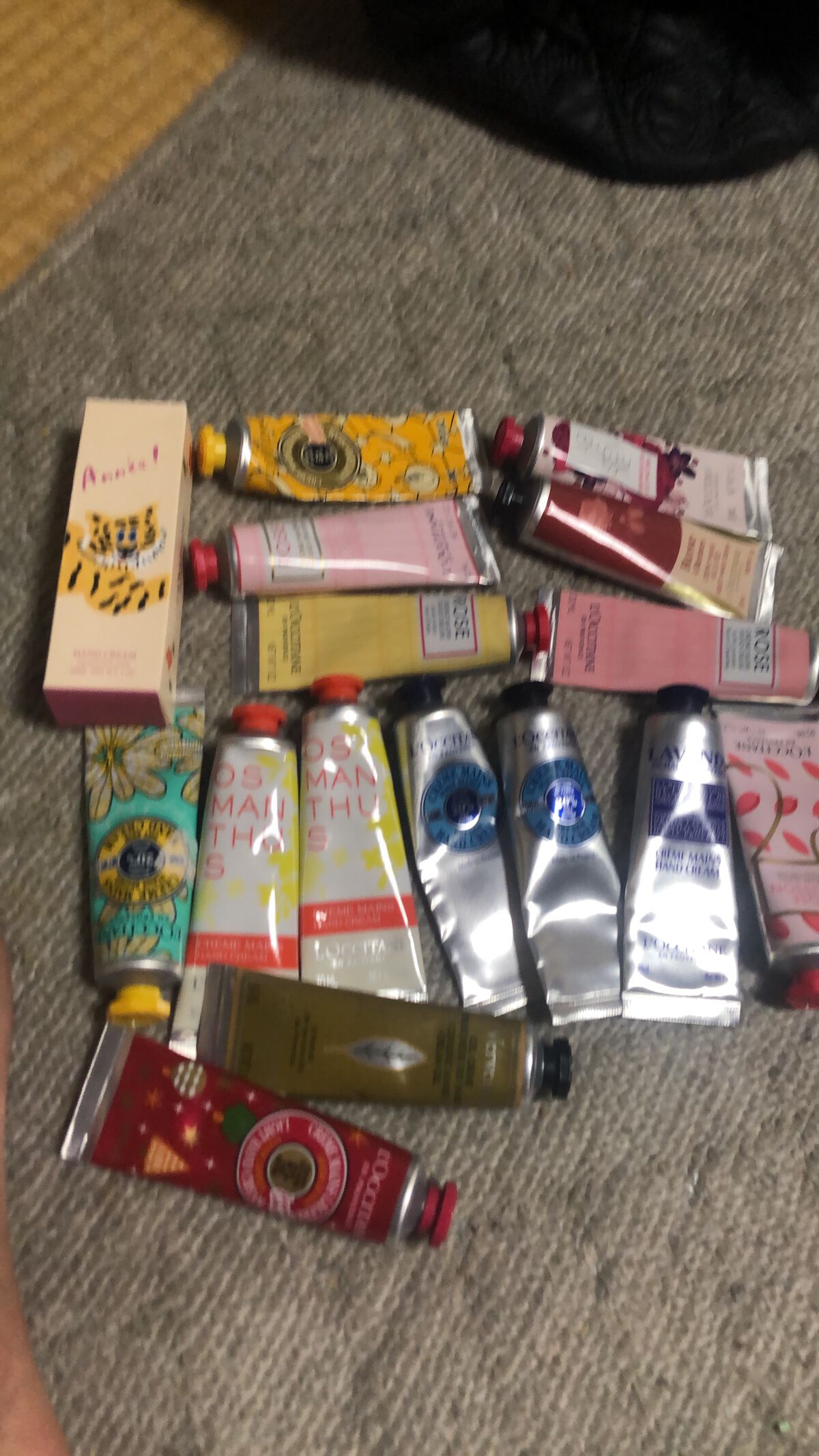 ロメ様のオヤツ on LIPS 「はじめまして!私は元美容部員として10年働いてました。だから、..」(1枚目)