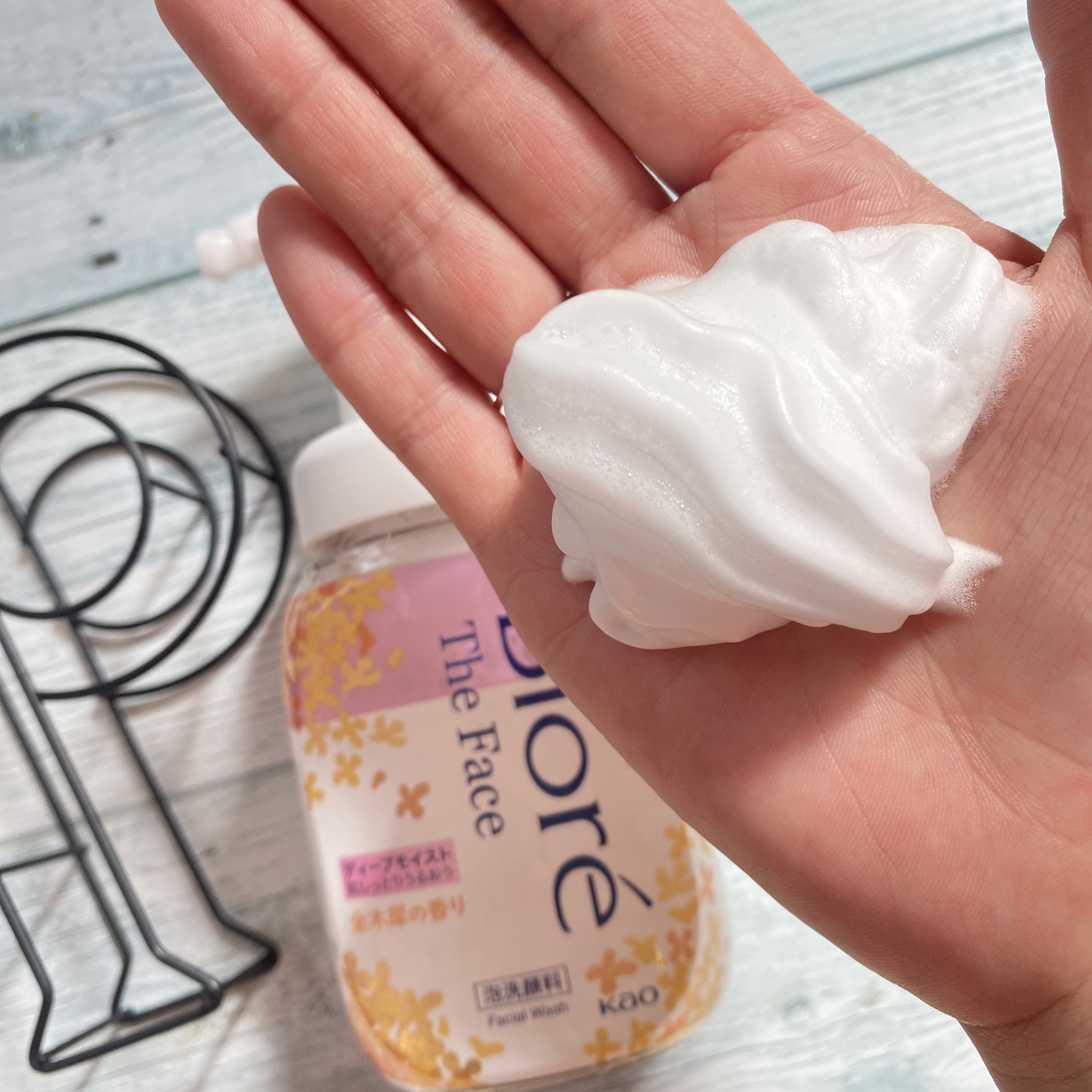 ビオレ ザフェイス 泡洗顔料 ディープモイスト 金木犀の香り/ビオレ/泡洗顔を使ったクチコミ（2枚目）