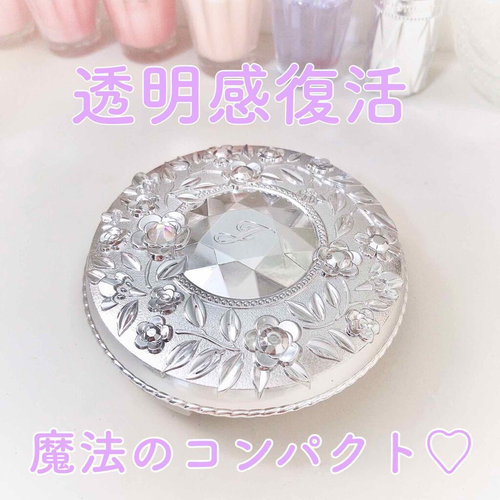 ジルスチュアート
クリスタルルーセント　フェイスパウダー
09fairy

夕方くすみやすいのでこちらのパウダーはお直し用として持ち運んでいます。
付属のブラシは小さくて使いづらかったので、大きめのブラシに全ての色を含みふんわりとのせます。
