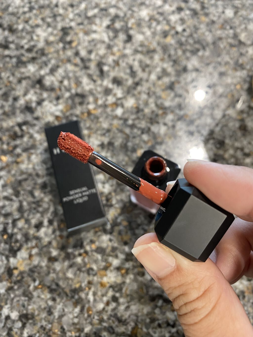 センシュアルパウダーマットリキッド 435 PAMPAMS/HERA/口紅を使ったクチコミ（2枚目）