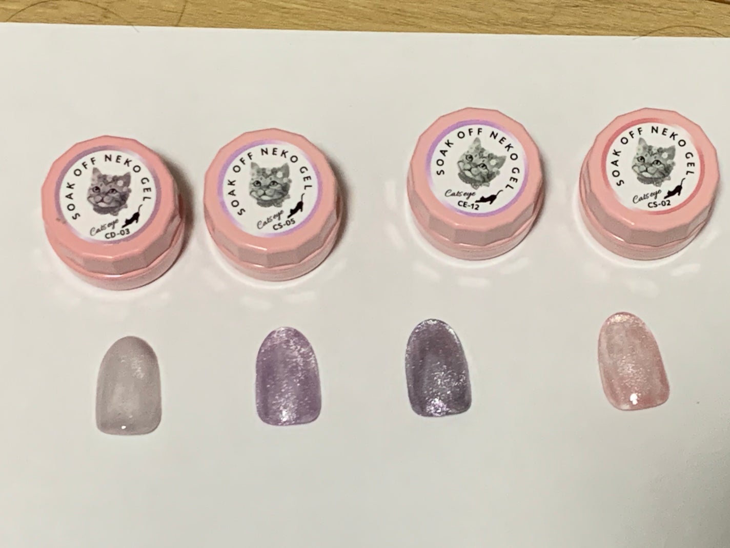 刹那真霜 on LIPS 「#ネコジェル#マグネットネイル比較左からCD-03アイスラベン..」(1枚目)