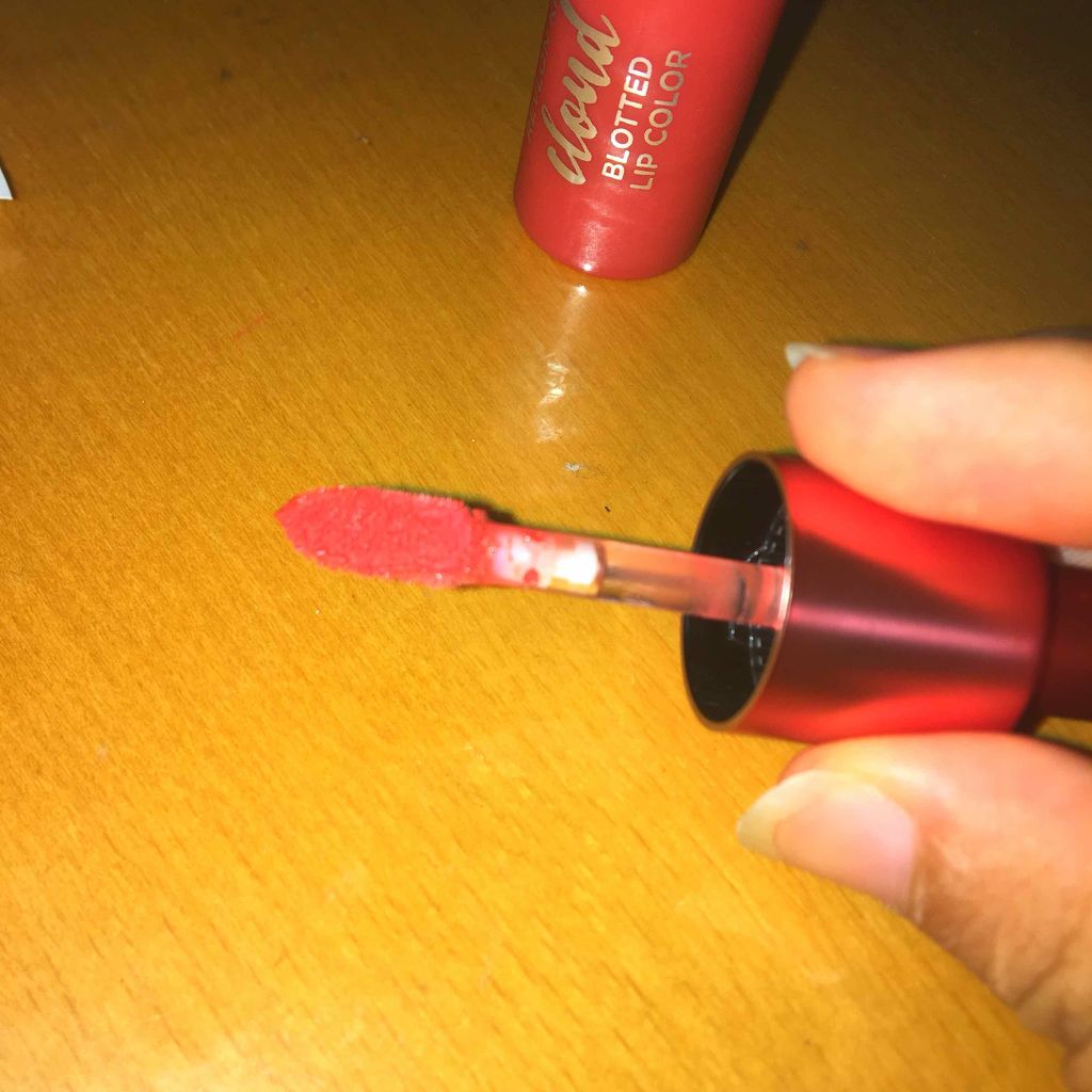 キス クラウド ブロッテッド リップ カラー/REVLON/口紅を使ったクチコミ(2枚目)