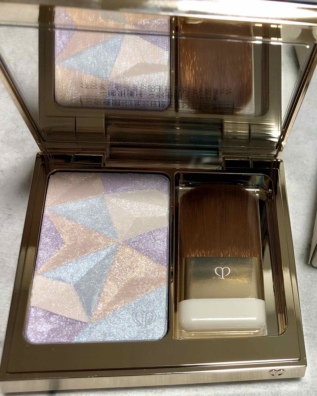 クレ・ド・ポー ボーテ レオスールデクラ/クレ・ド・ポー ボーテ/パウダーハイライトを使ったクチコミ(3枚目)