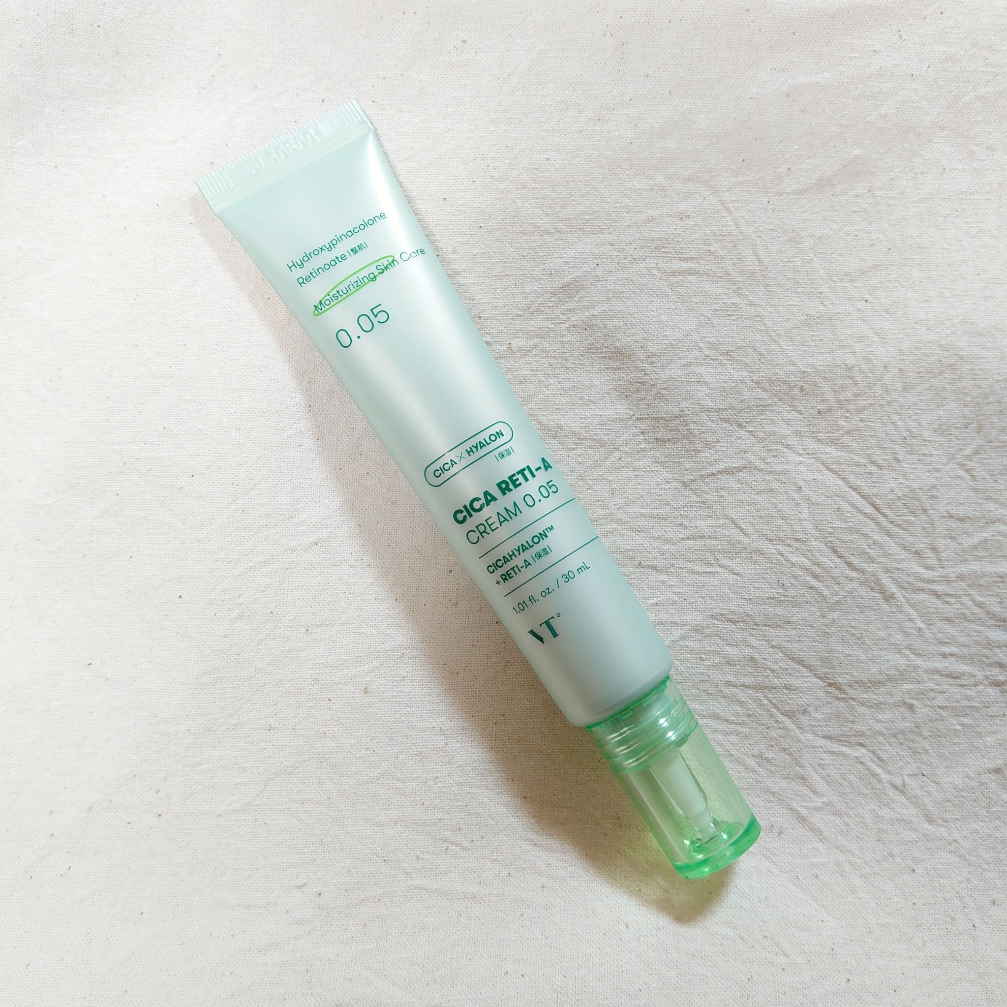 シカレチA エッセンスが良かったのでクリームも購入
2つセットで週に2回、夜に使ってます
敏感肌だけど痛くならない
このクリームは少量でよく伸びるから使い切るまで時間かかりそう
劇的な変化はないけど、毛穴が少しずつ目立たなくなってきた気がす