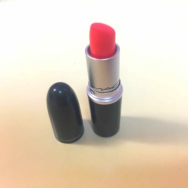 ＊MAC MATTE LIPSTICK ROUGE A LEVERS
・colour:628 TROPIC TONIC

オレンジリップが欲しいなと探してたらQoo10で安くなってた
イエベ向きの綺麗な