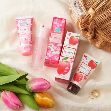 春のお出かけに！気分高まるキュートな香り🌸🍎

3月に入り、少しずつ春の陽気が近づいています。

過ごしやすい春先は、甘くてキュートな香りを身にまとって、
おでかけを楽しみませんか？


・・・・・・・