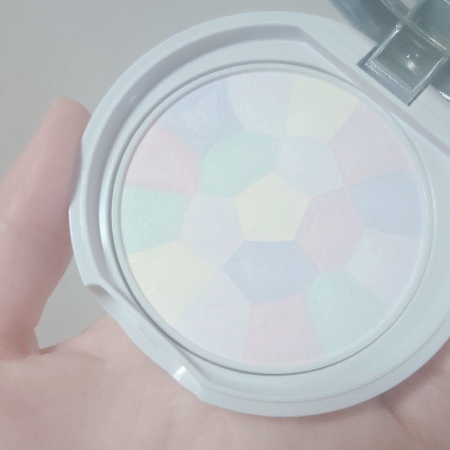 イルミネイティングフィニッシュパウダー　～Abloom～/キャンメイク/プレストパウダーを使ったクチコミ（2枚目）