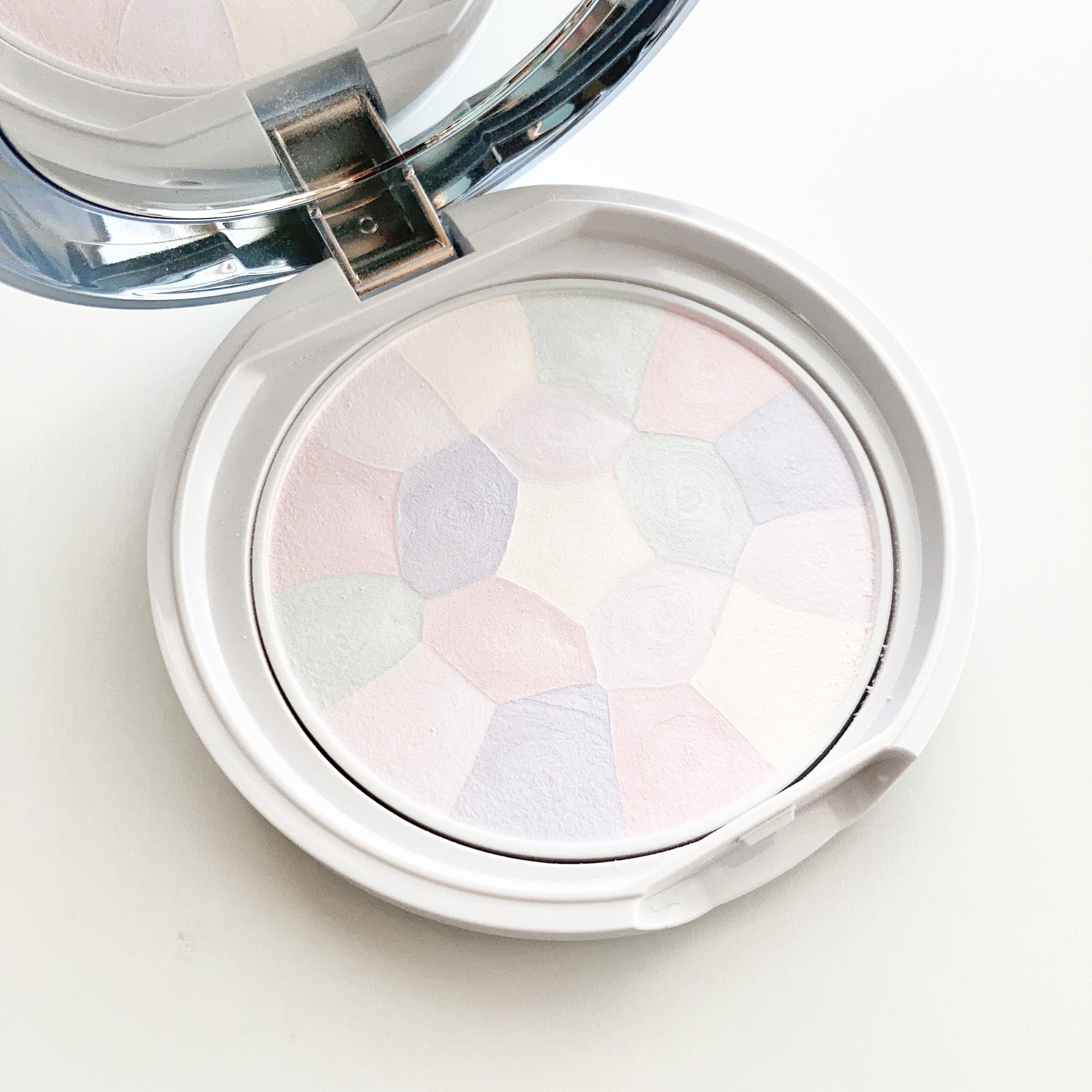 イルミネイティングフィニッシュパウダー　～Abloom～/キャンメイク/プレストパウダーを使ったクチコミ（1枚目）