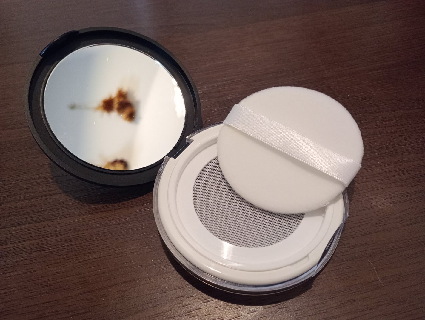 ミラー付きパウダーケース/DAISO/その他化粧小物を使ったクチコミ(3枚目)