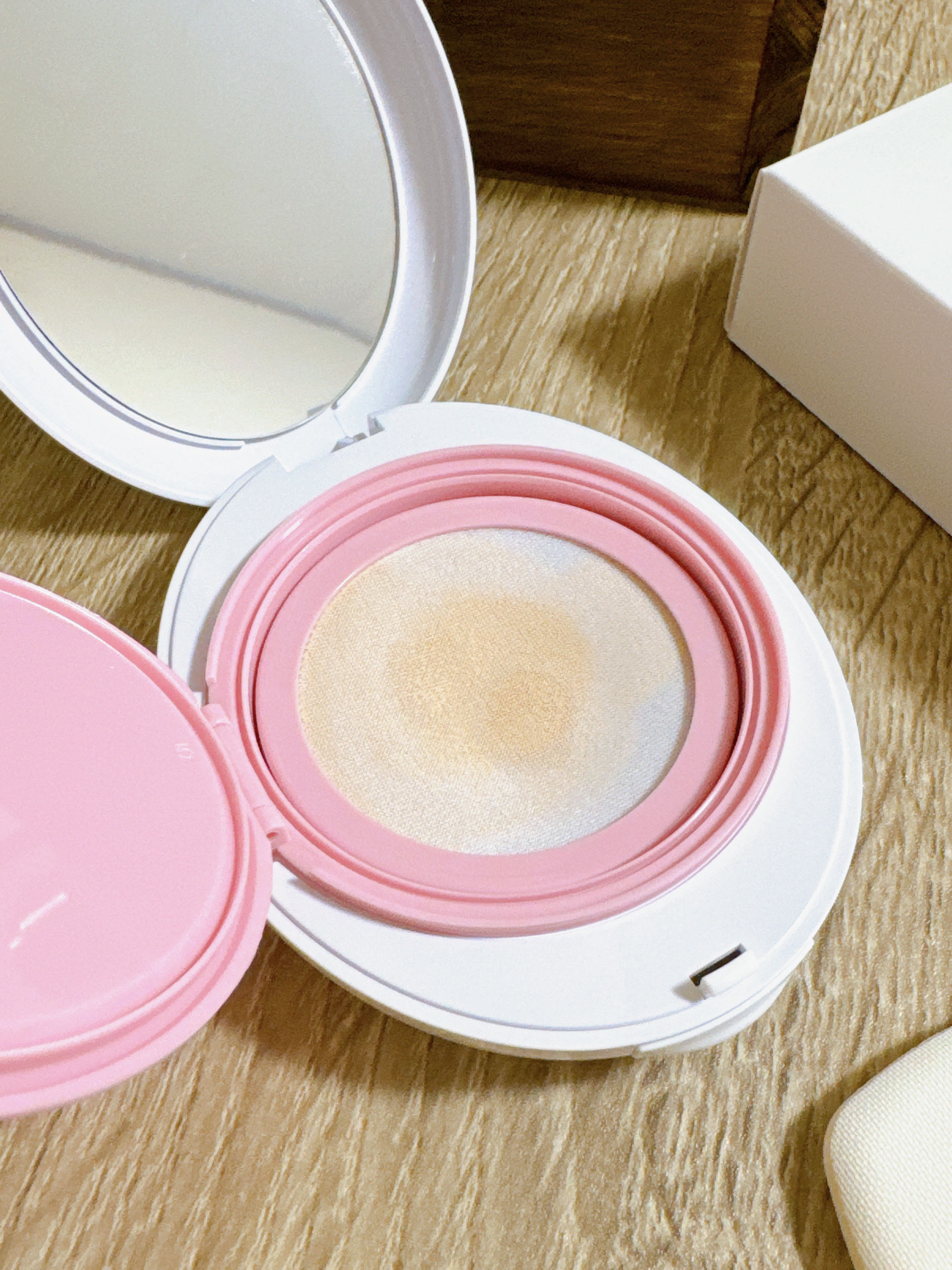 デューイーメッシュファンデーション/ASUNE /クッションファンデーションを使ったクチコミ（3枚目）