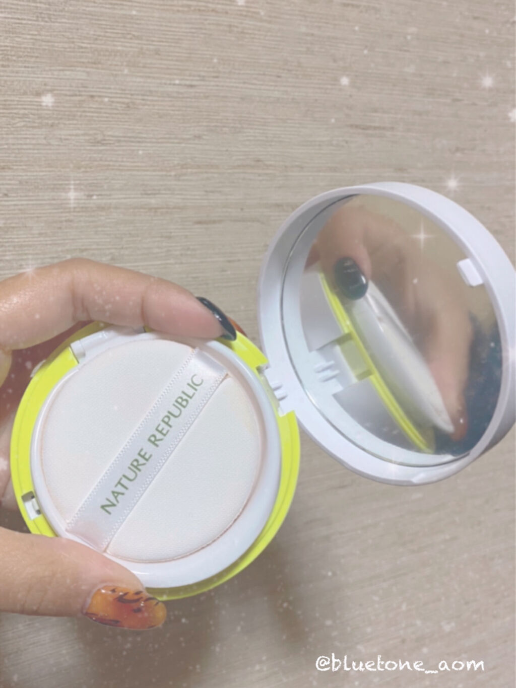 ネイチャーリパブリック CICA GREEN DERMA The cushion covers skin with soothing effectのクチコミ「※手に塗ってみた写真載せ忘れてたので、写真足しました！笑

人生で初めてクッションファンデを買.....」（2枚目）